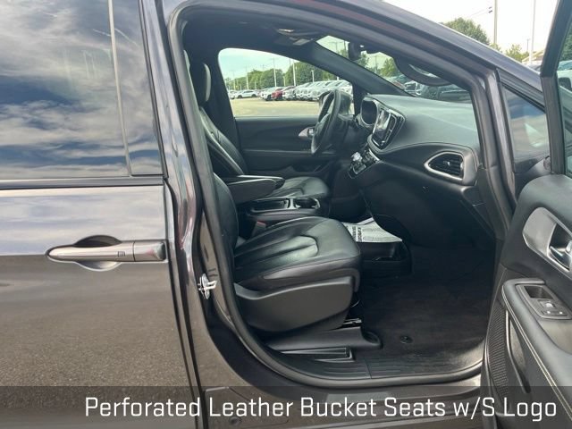 Used 2022 Chrysler Pacifica Touring-L w/ S Appearance Package AWD/4WD image 43