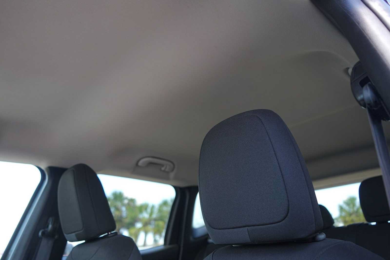 Used 2018 Jeep Renegade Altitude FWD image 26