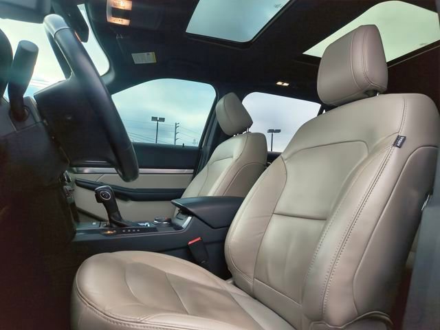 Used 2018 Ford Explorer XLT w/ Equipment Group 202A image 8