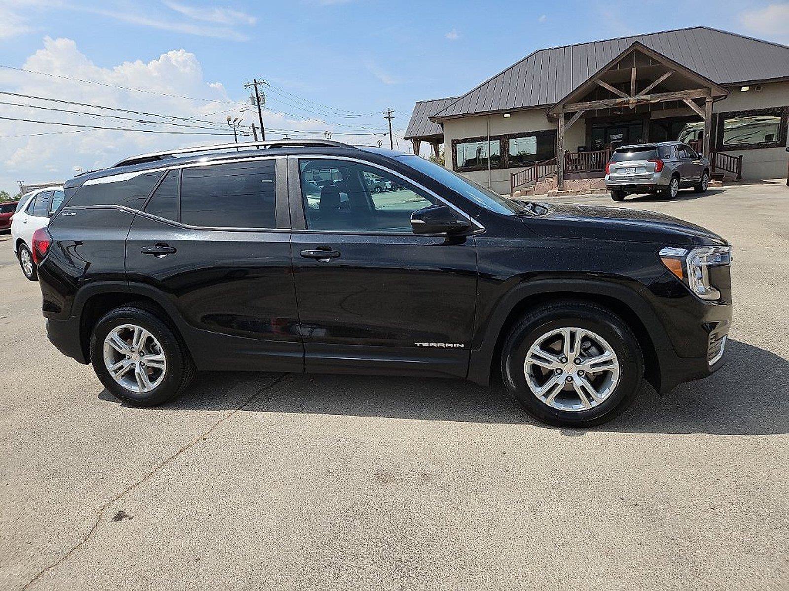 Used 2023 GMC Terrain SLE w/ Driver Convenience Package FWD image 9