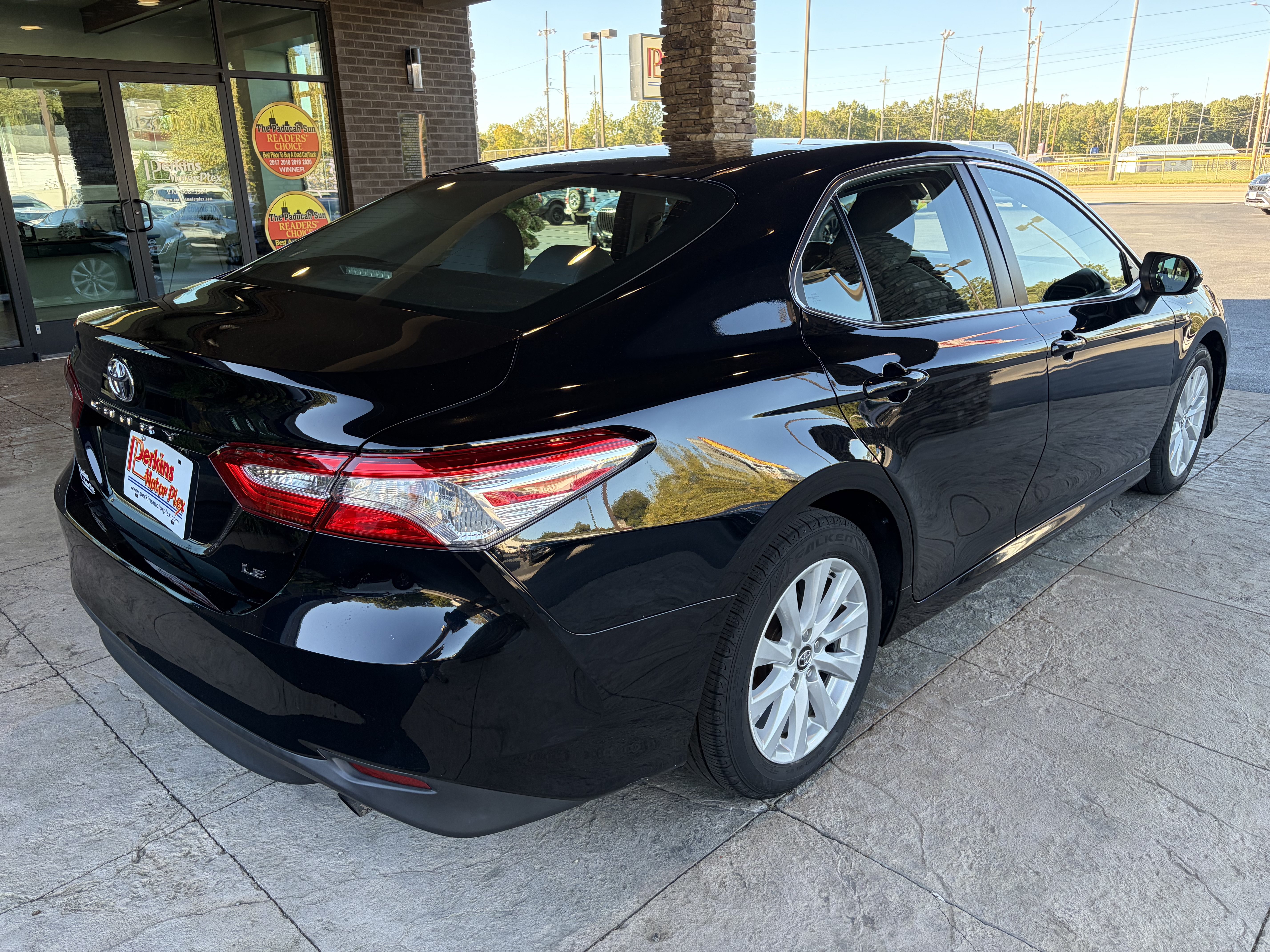 Used 2018 Toyota Camry LE FWD image 6