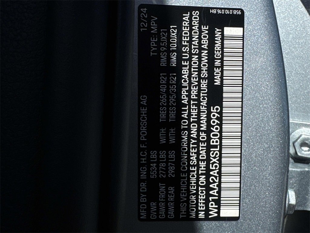 Used 2025 Porsche Macan image 28