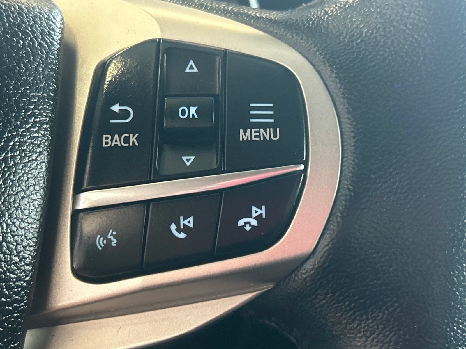 Used 2020 Ford Explorer XLT w/ Equipment Group 202A AWD/4WD image 22