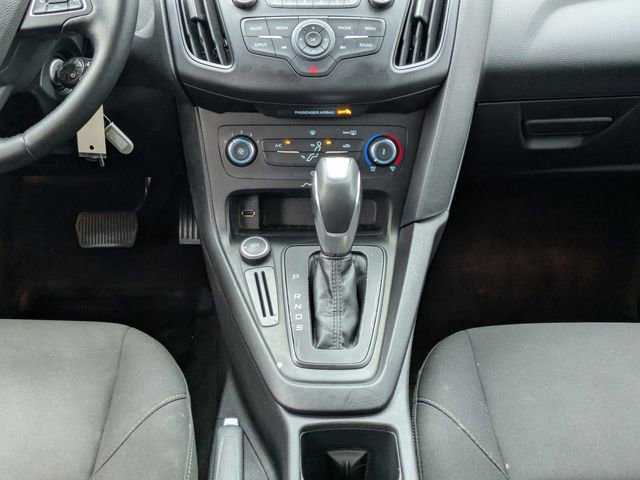 Used 2015 Ford Focus SE w/ SE Sport Package FWD image 19