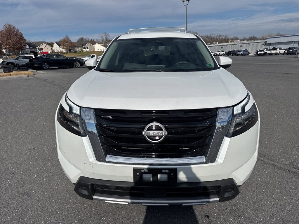 Used 2025 Nissan Pathfinder SL w/ Cargo Package image 8