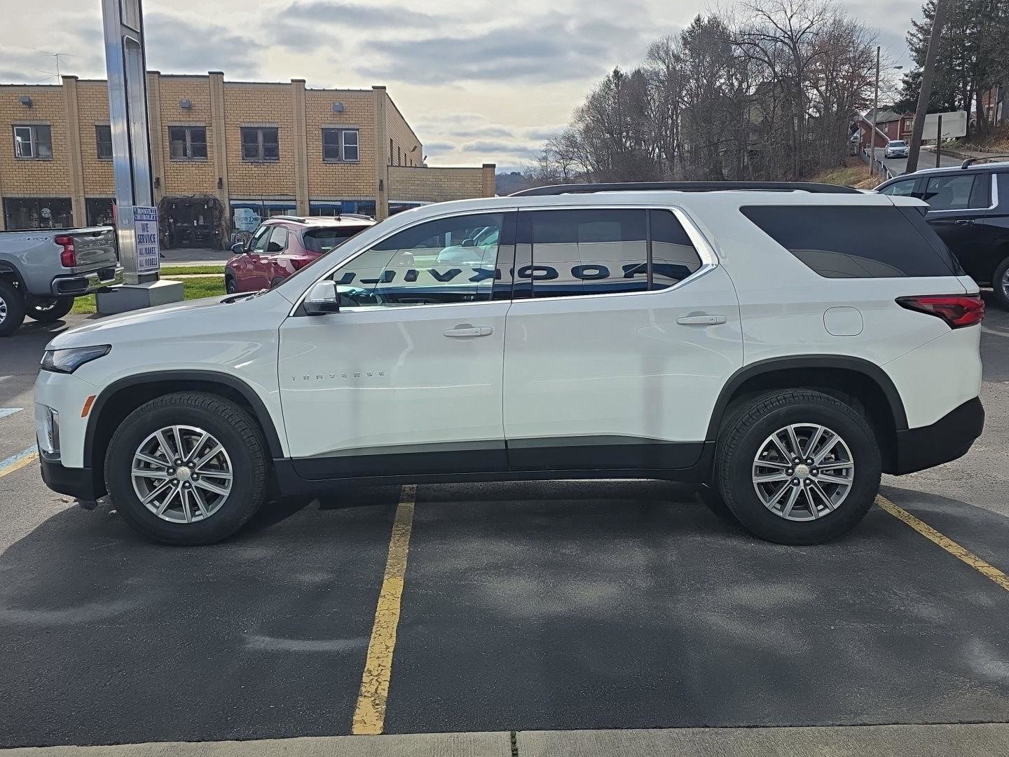 Used 2023 Chevrolet Traverse LT image 5