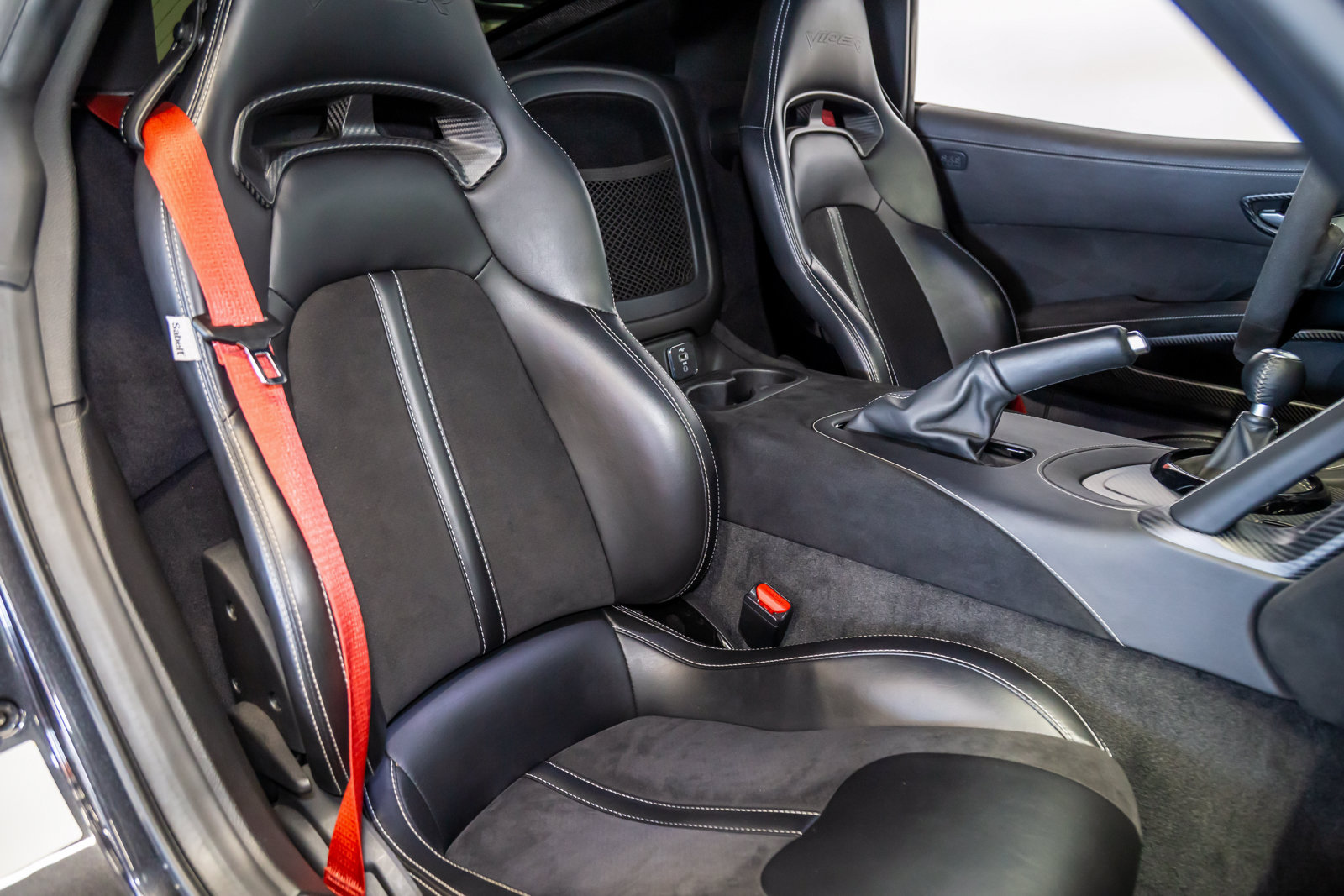 Used 2016 Dodge Viper ACR w/ Exterior Carbon Fiber Package RWD image 30