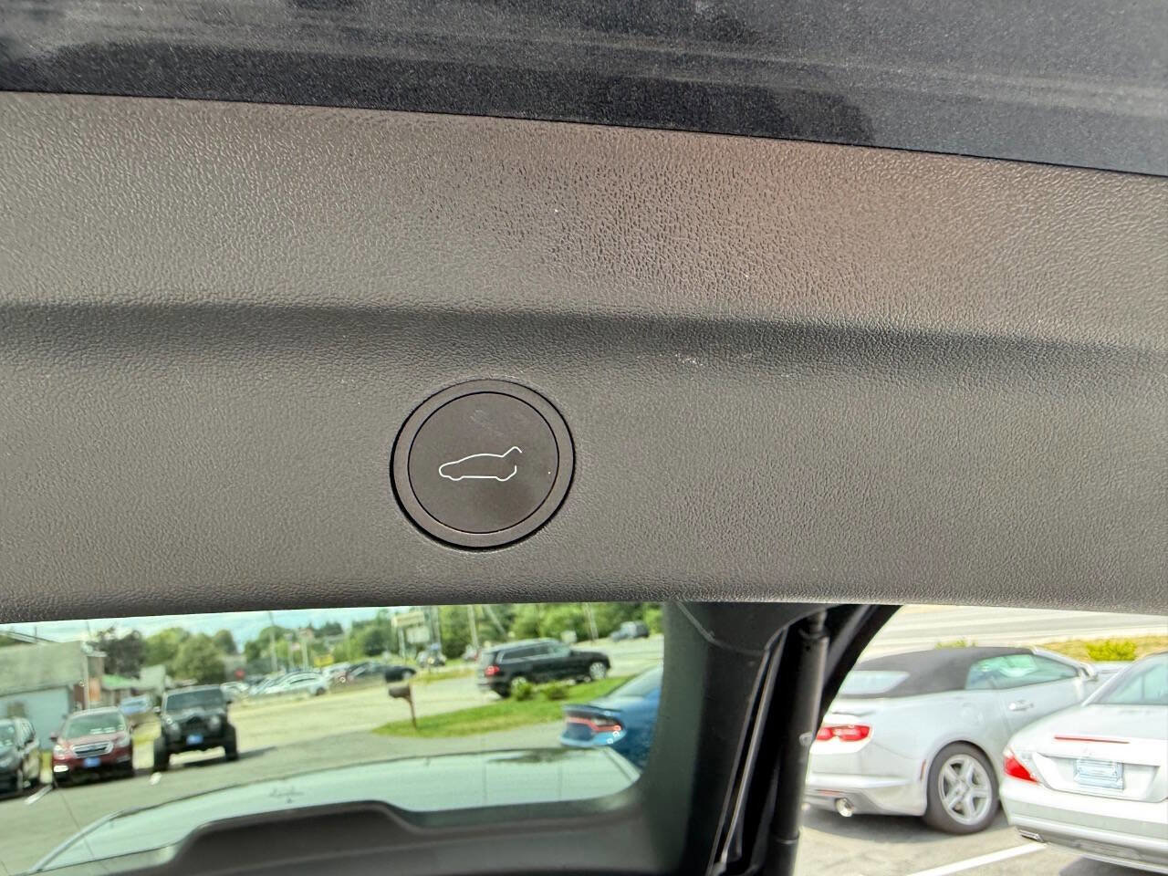 Used 2025 Tesla Model Y Long Range image 11