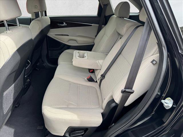 Used 2017 Kia Sorento LX w/ LX Convenience Package image 17