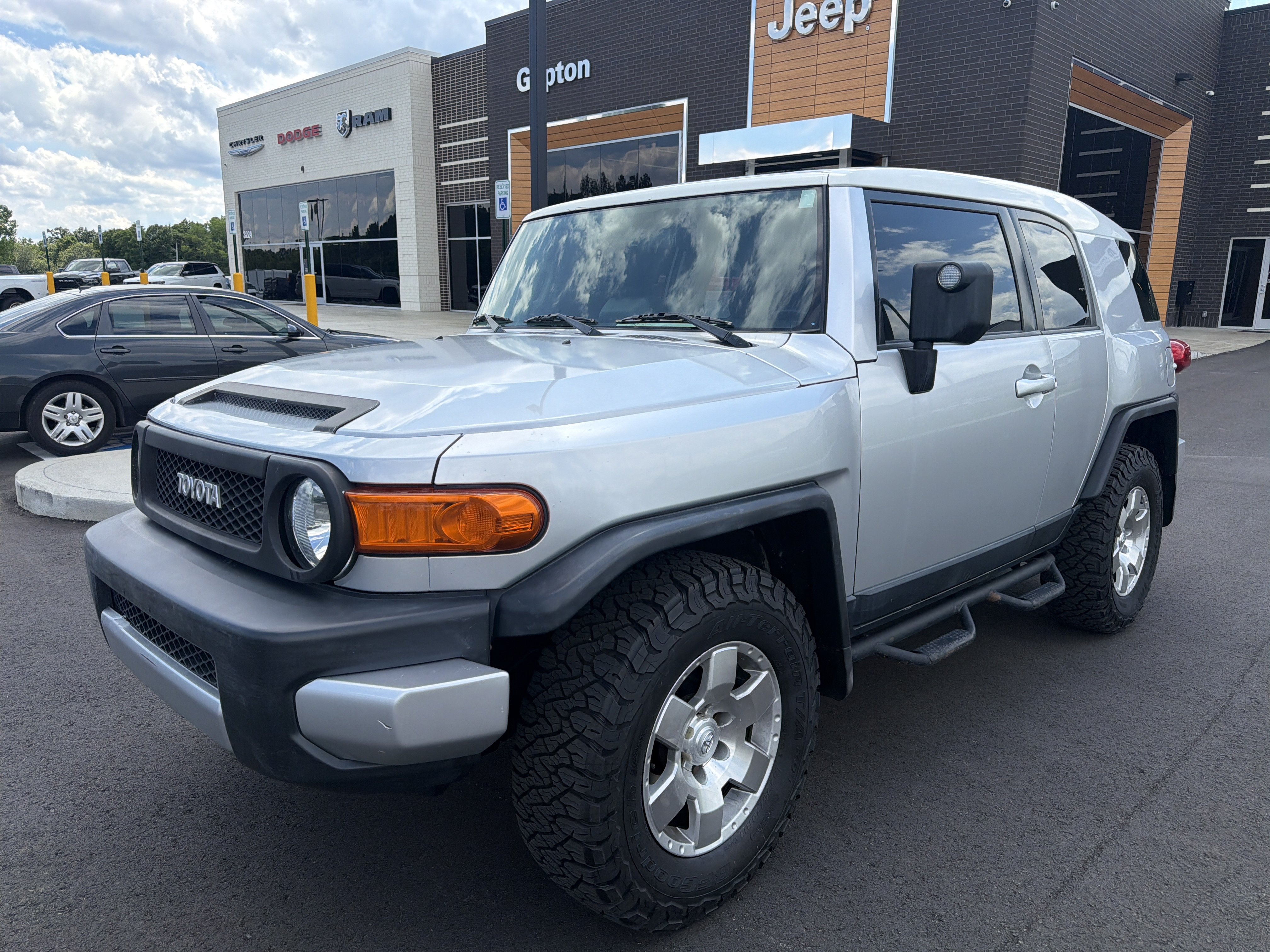 Used 2007 Toyota FJ Cruiser 4WD image 2