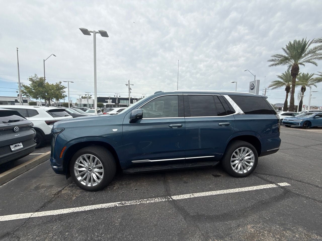 Used 2025 Cadillac Escalade Luxury AWD/4WD image 5