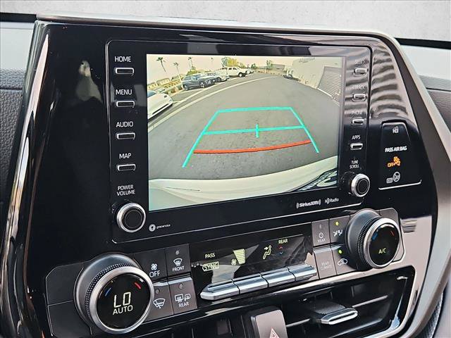Used 2020 Toyota Highlander LE AWD/4WD image 13