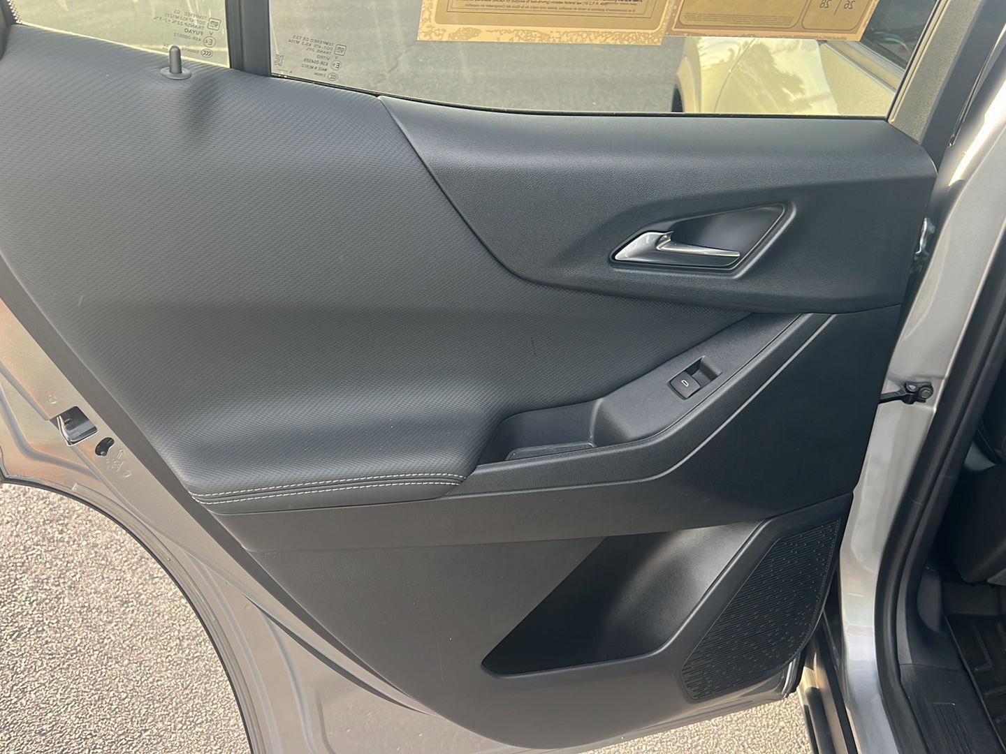 Used 2025 Chevrolet Equinox LT w/ Convenience Package II image 17