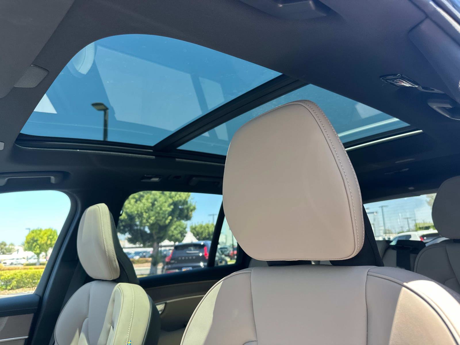 New 2026 Volvo XC90 T8 Plus image 25
