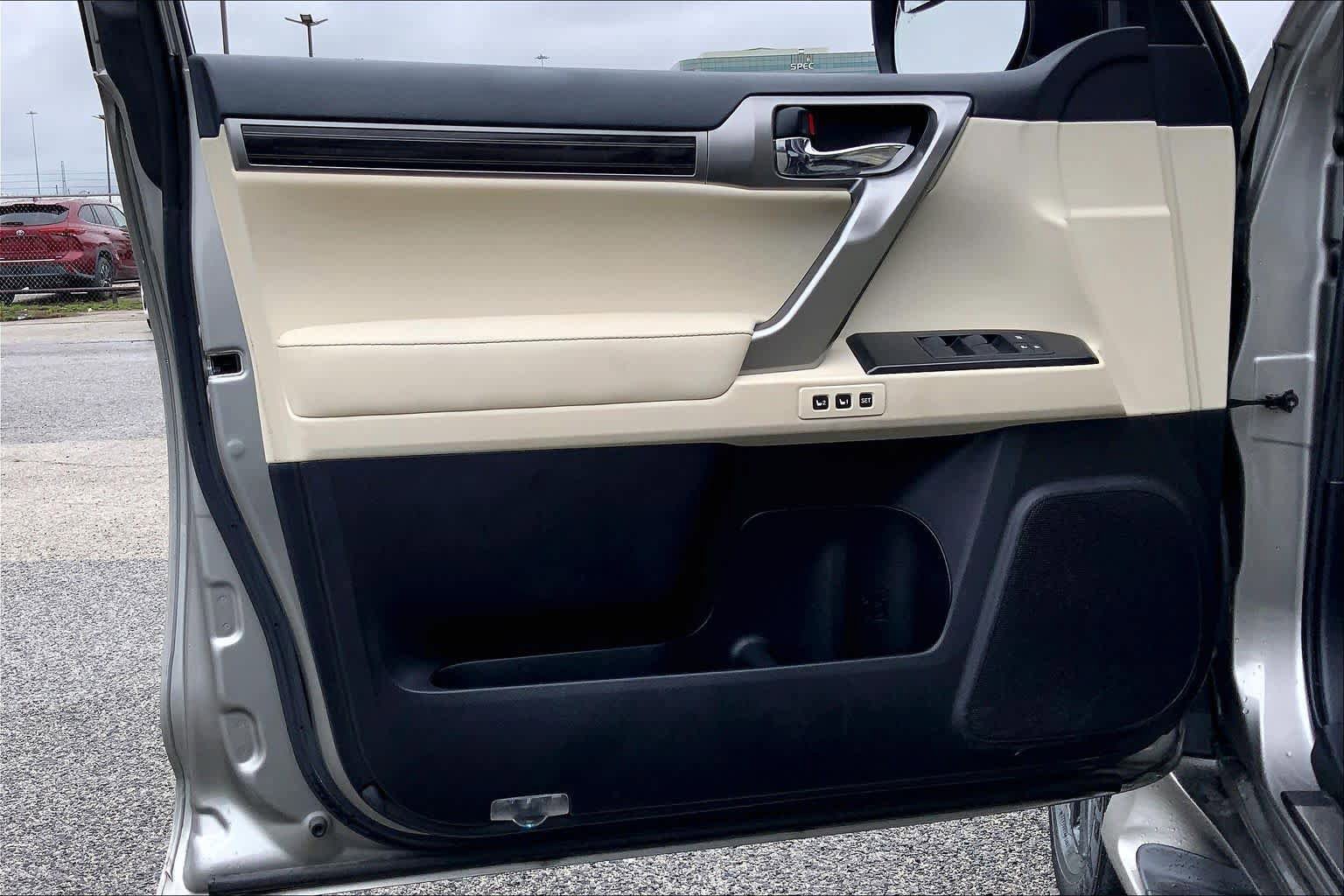 Used 2022 Lexus GX 460 Premium w/ Accessory Package AWD/4WD image 21