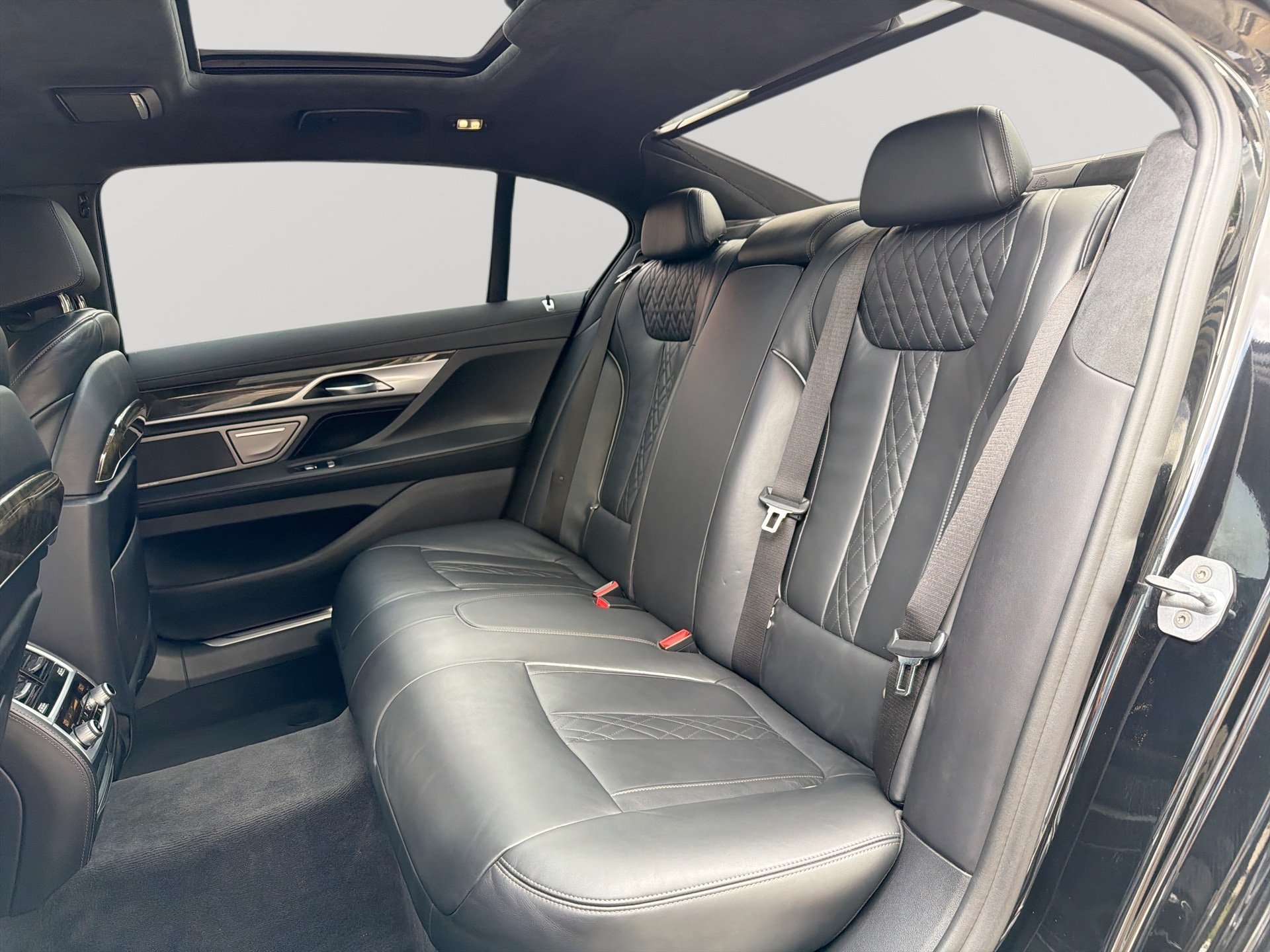 Used 2019 BMW 750i xDrive w/ M Sport Package AWD/4WD image 27