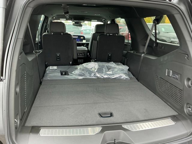 New 2026 Chevrolet Suburban Premier image 8