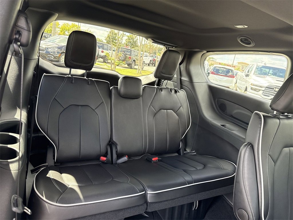 New 2026 Chrysler Pacifica Limited w/ S Appearance Package image 27