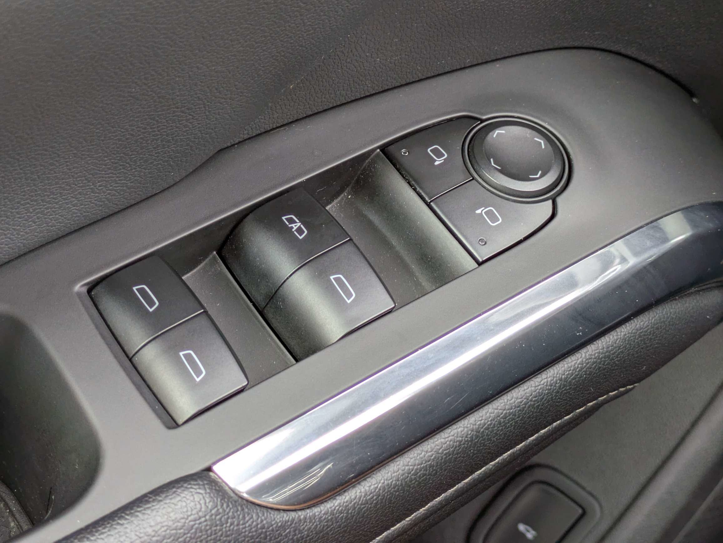 Used 2025 Chevrolet Traverse LT FWD image 19