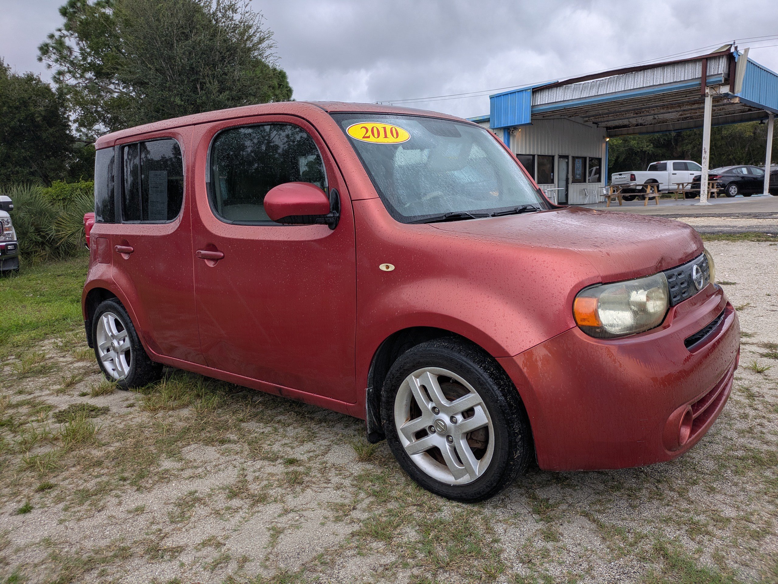 Used 2010 Nissan Cube 1.8 SL w/ Interior Designer Pkg FWD image 2