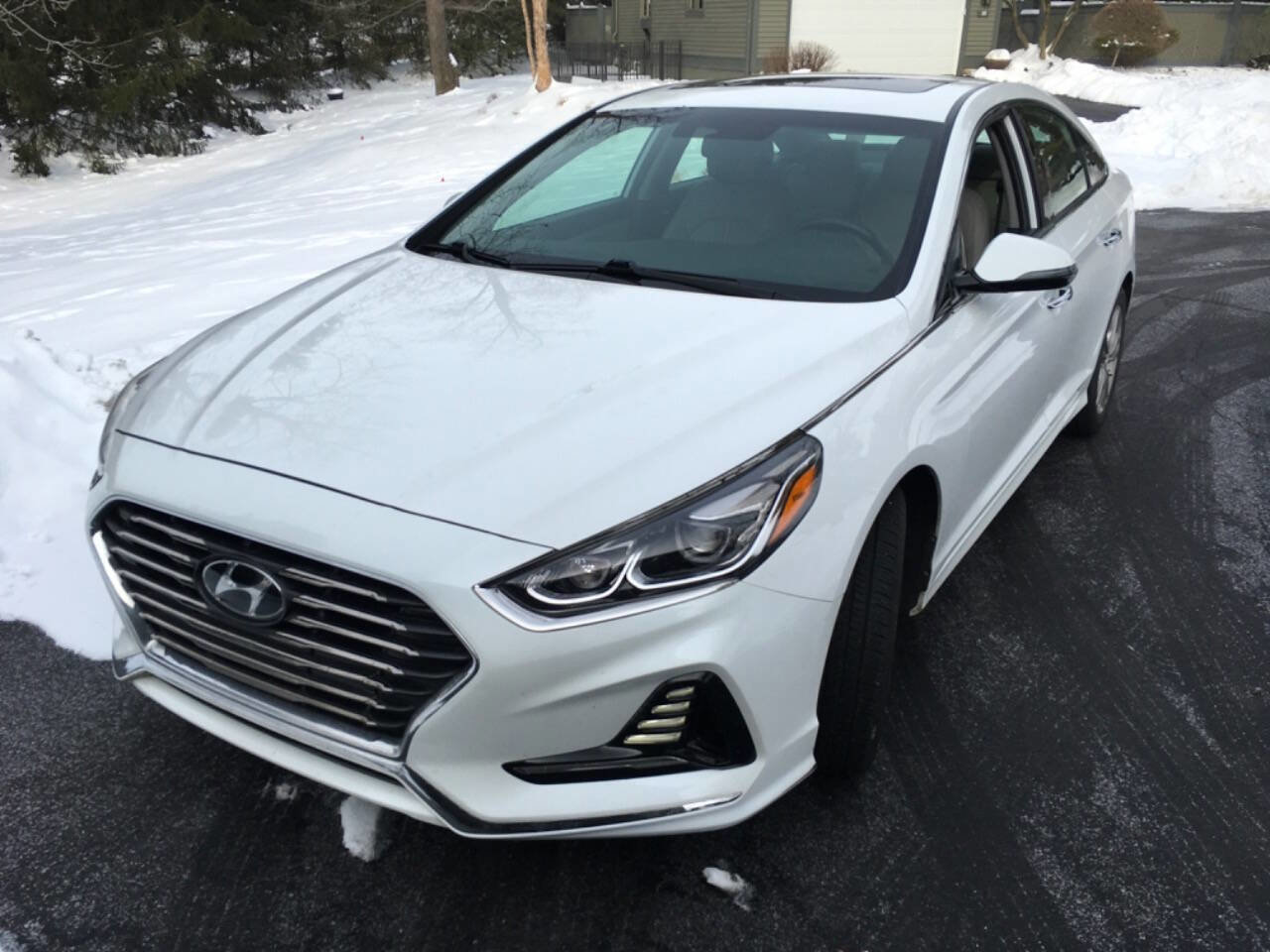 Used 2018 Hyundai Sonata Limited w/ Cargo Package image 10