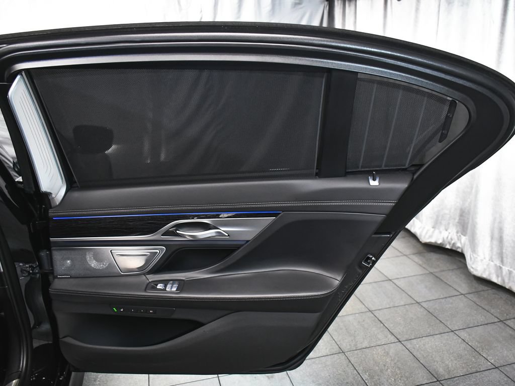 Used 2022 BMW M760i xDrive w/ Luxury Rear Seating Package AWD/4WD image 17