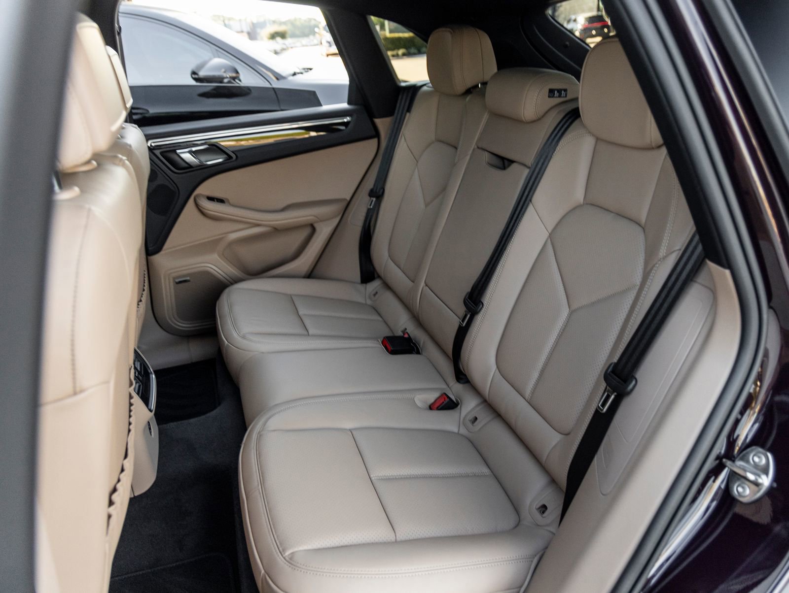 Certified 2026 Porsche Macan AWD/4WD image 36