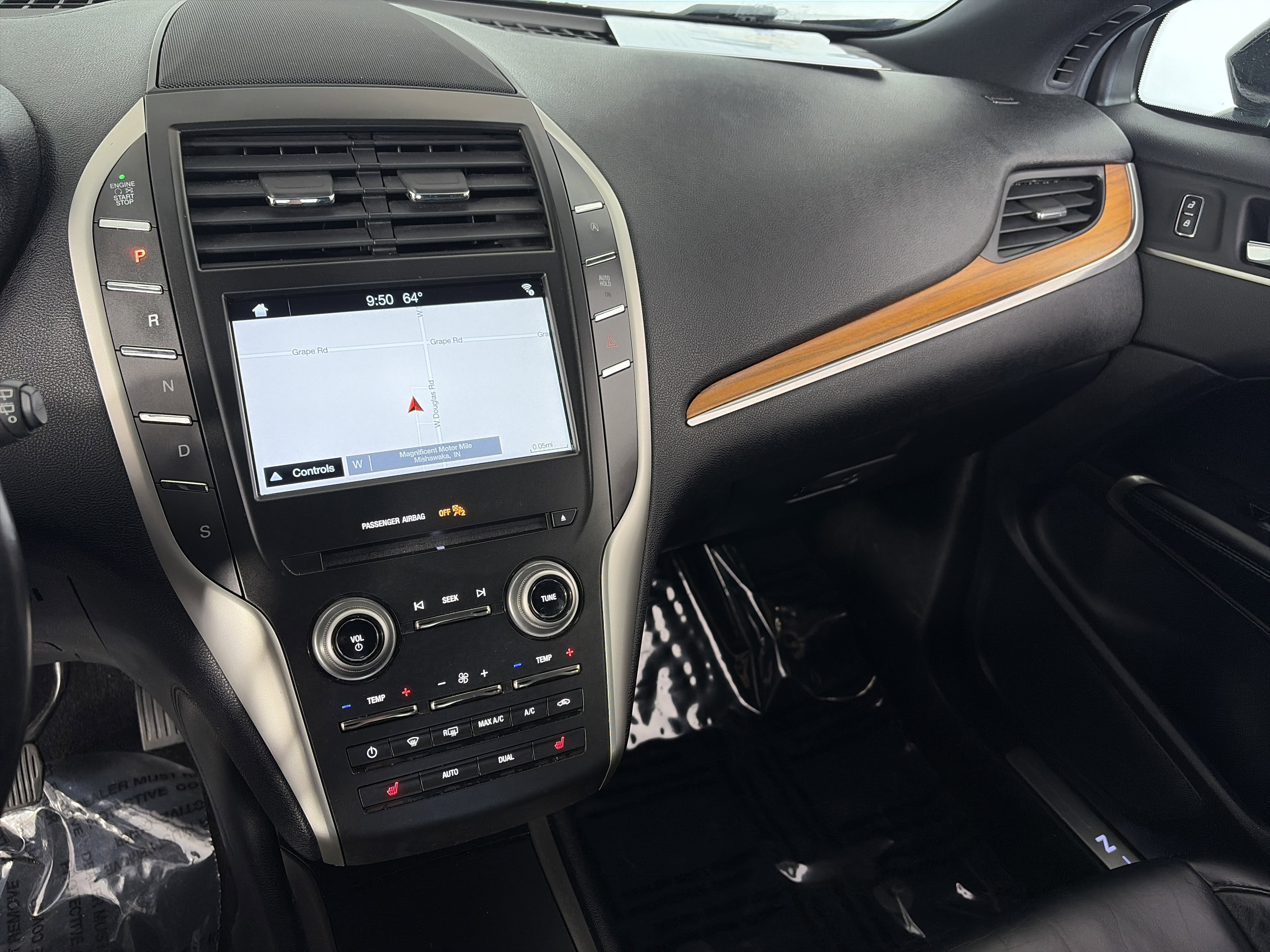 Used 2017 Lincoln MKC Select w/ Select Plus Package FWD image 4