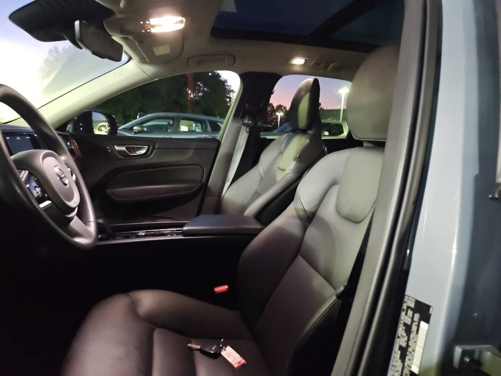 Used 2024 Volvo XC60 B5 Plus AWD/4WD image 7
