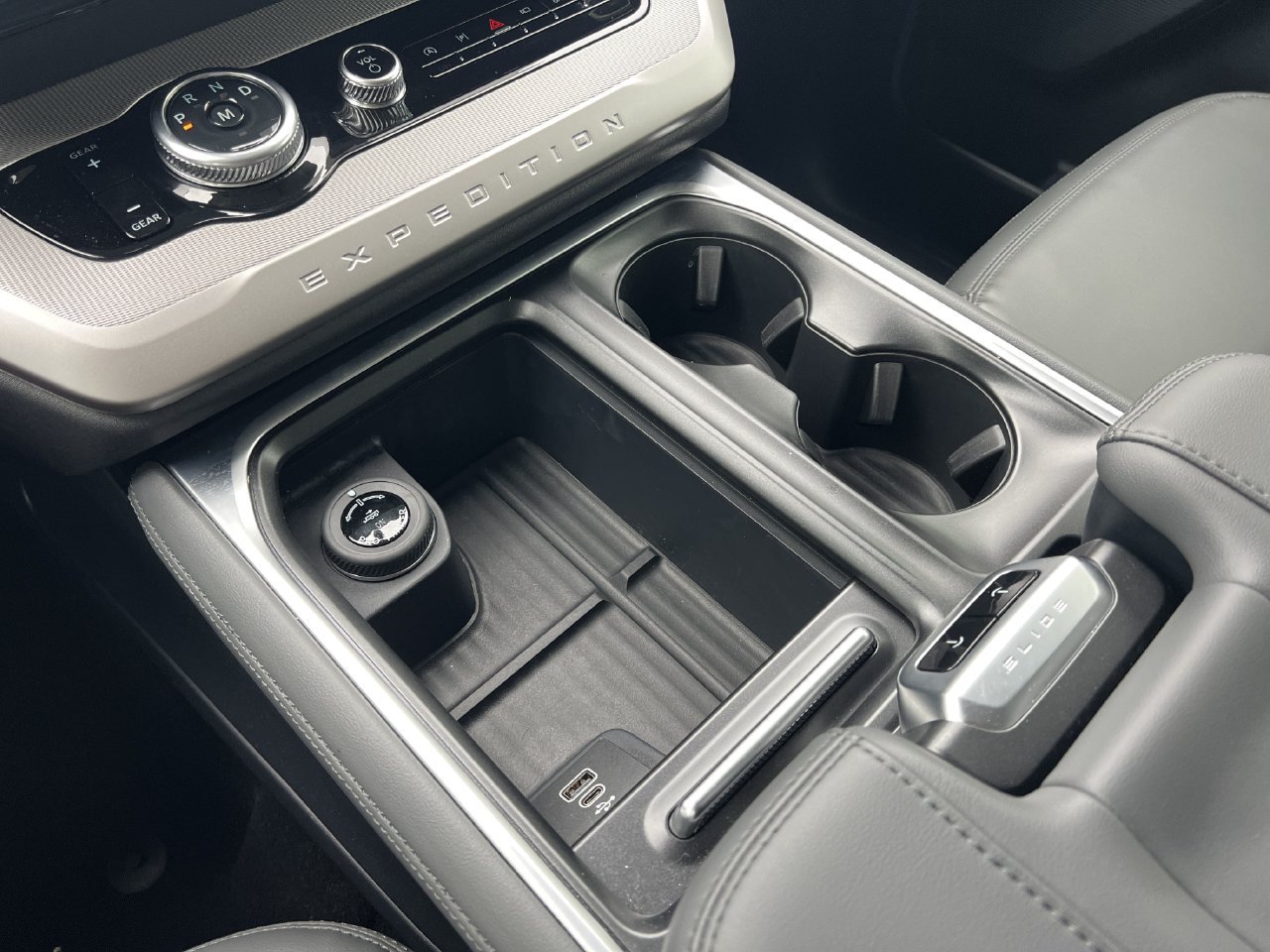 New 2026 Ford Expedition Active RWD image 8