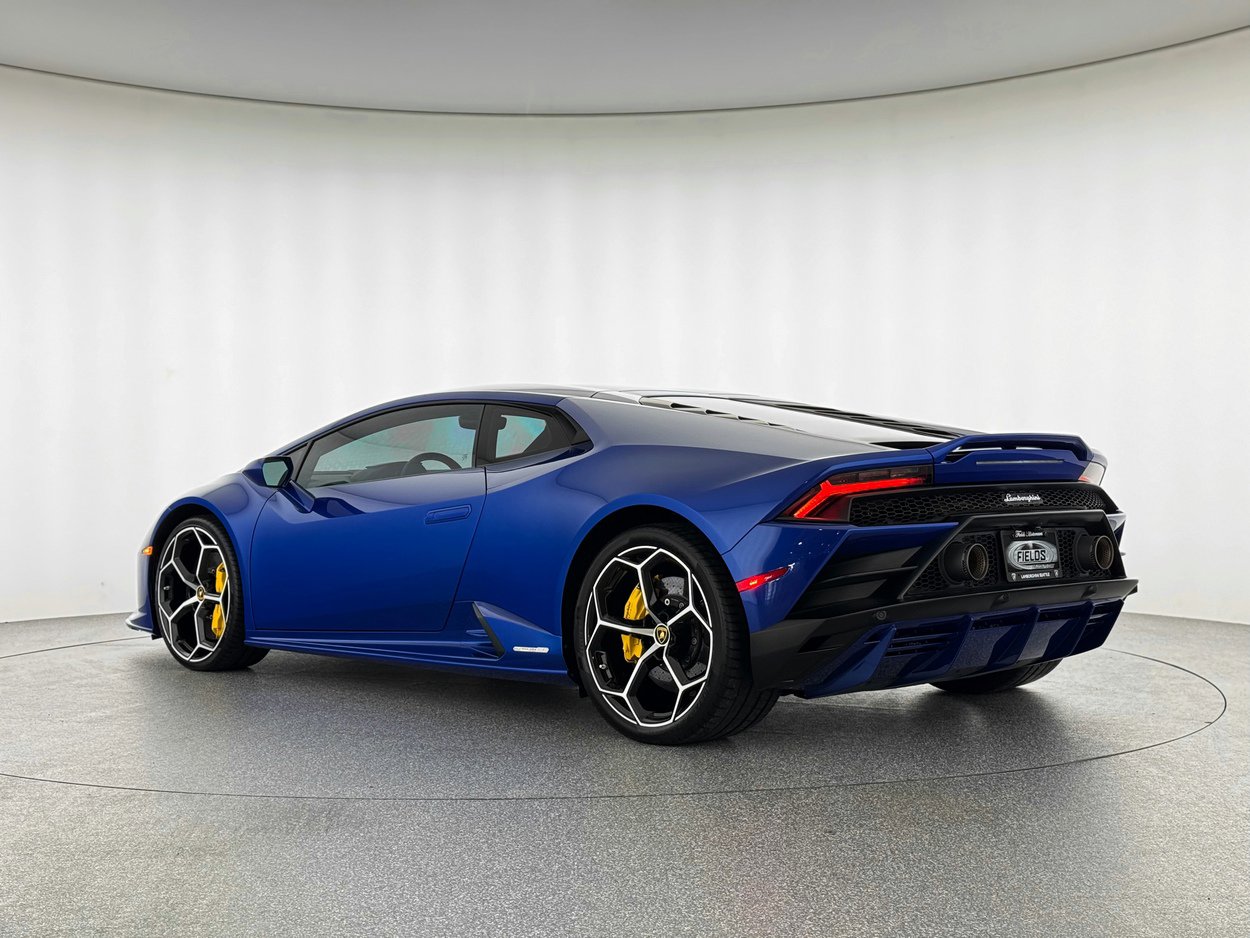 Used 2020 Lamborghini Huracan EVO image 3