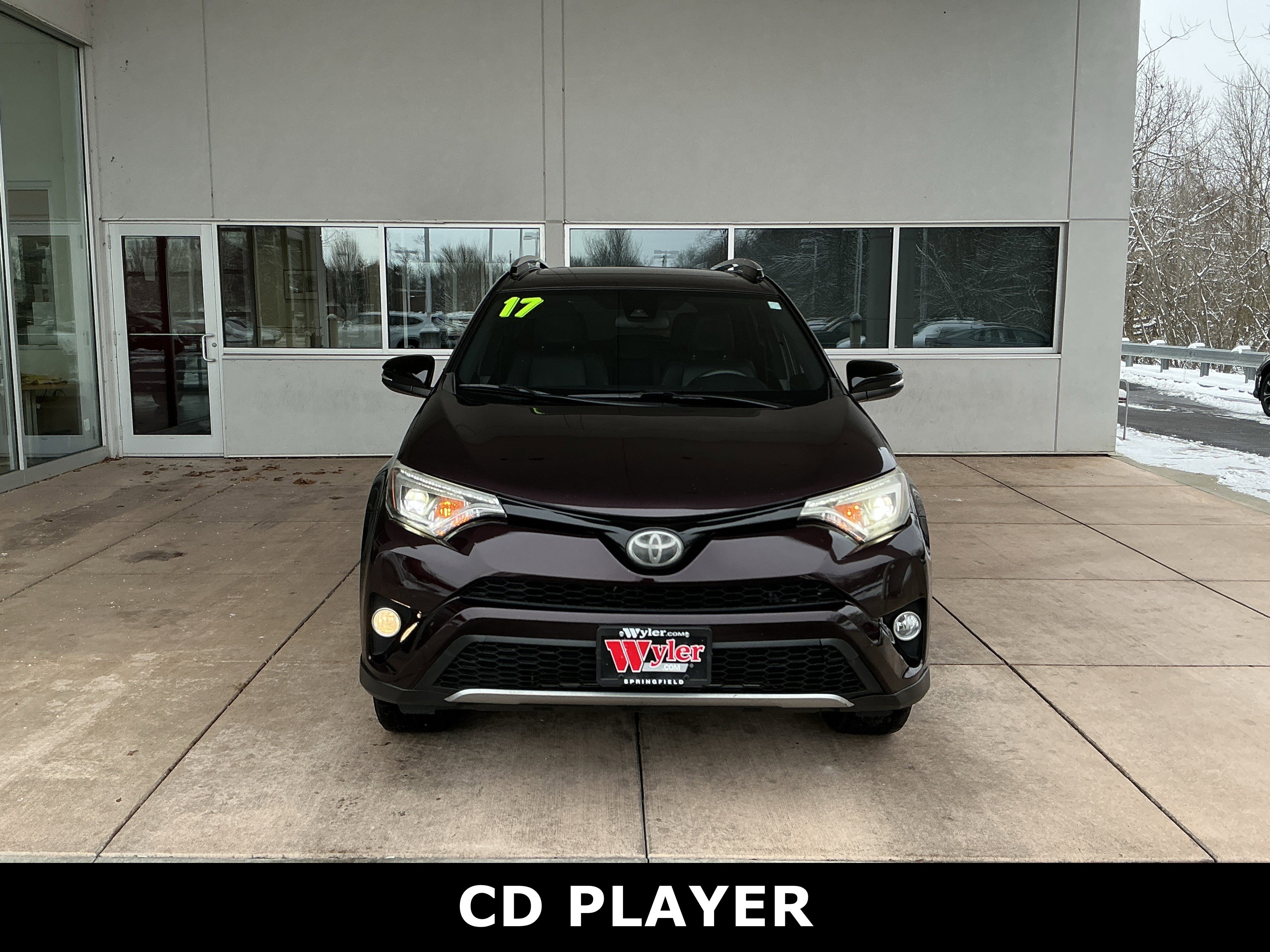 Used 2017 Toyota RAV4 SE image 2