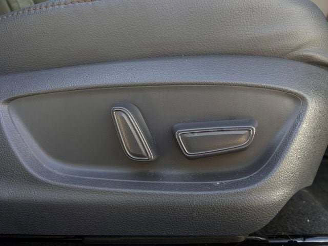 Used 2020 Toyota Camry XLE image 30