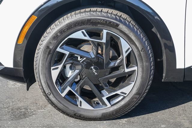 Used 2025 Kia Sportage SX image 11