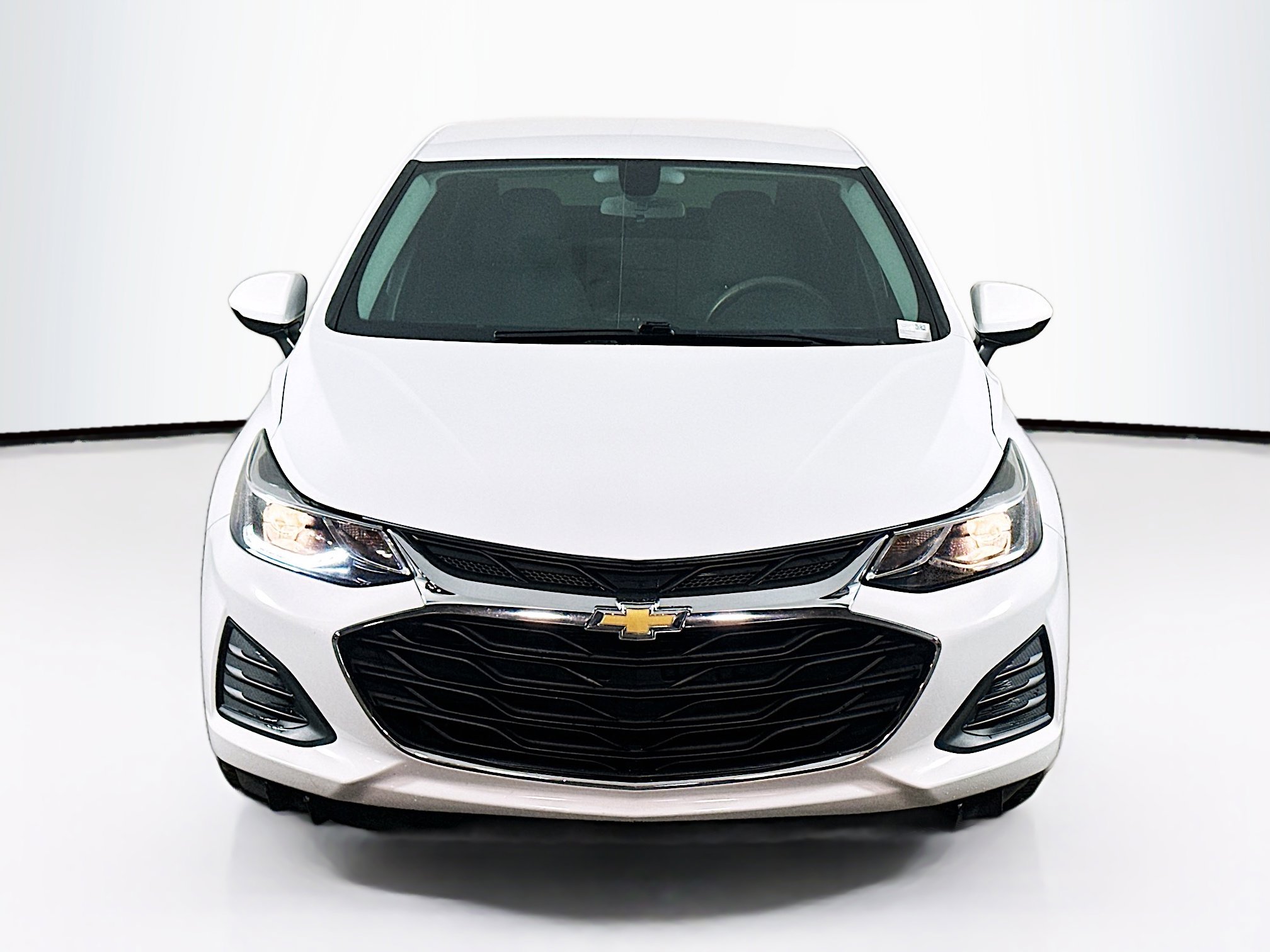 Used 2019 Chevrolet Cruze LT image 2