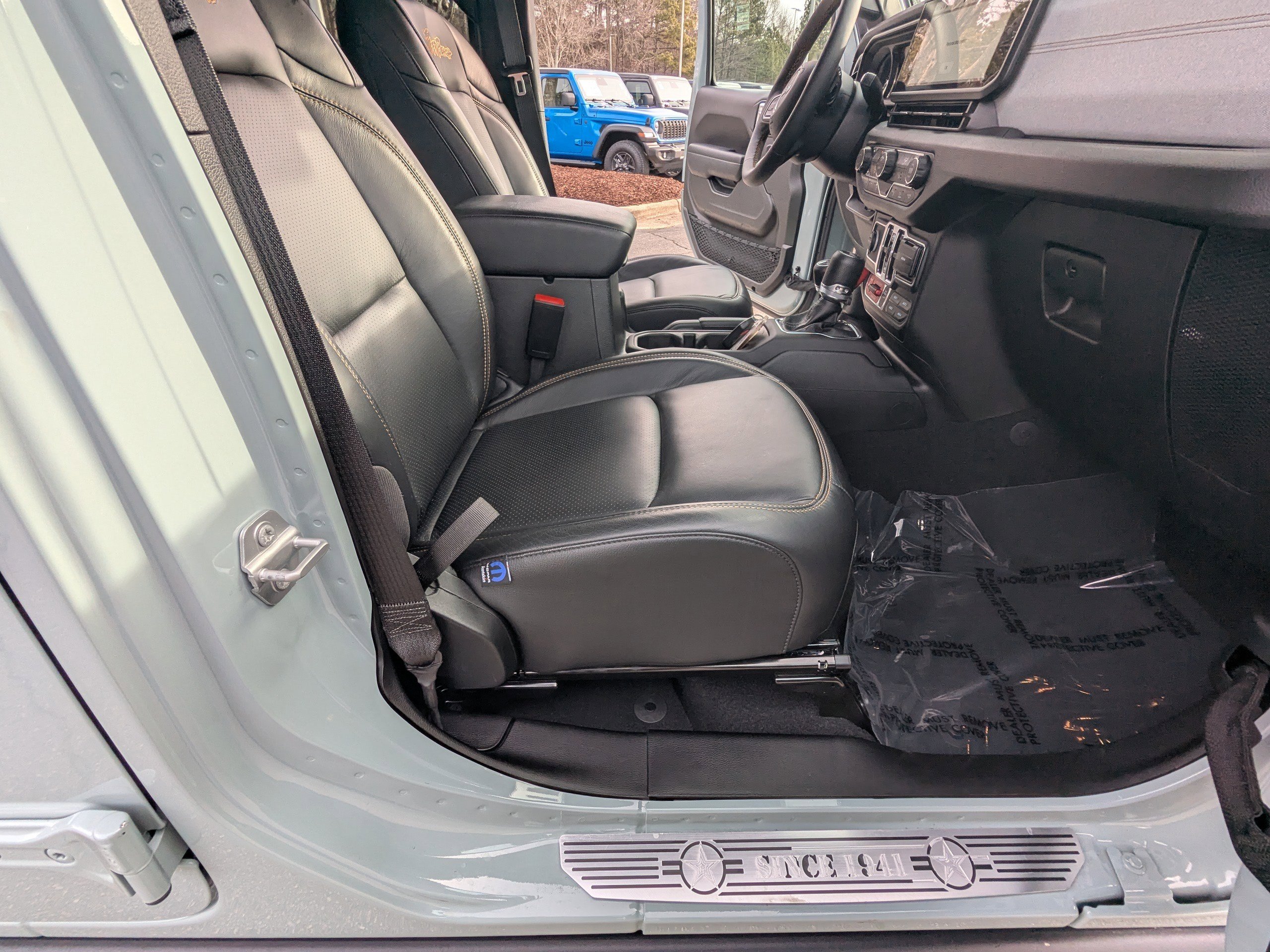 Used 2024 Jeep Wrangler Unlimited image 13