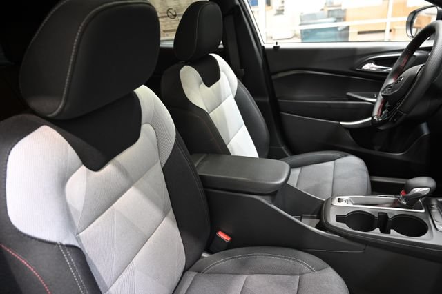 New 2026 Chevrolet Trax RS w/ Sunroof Package FWD image 8