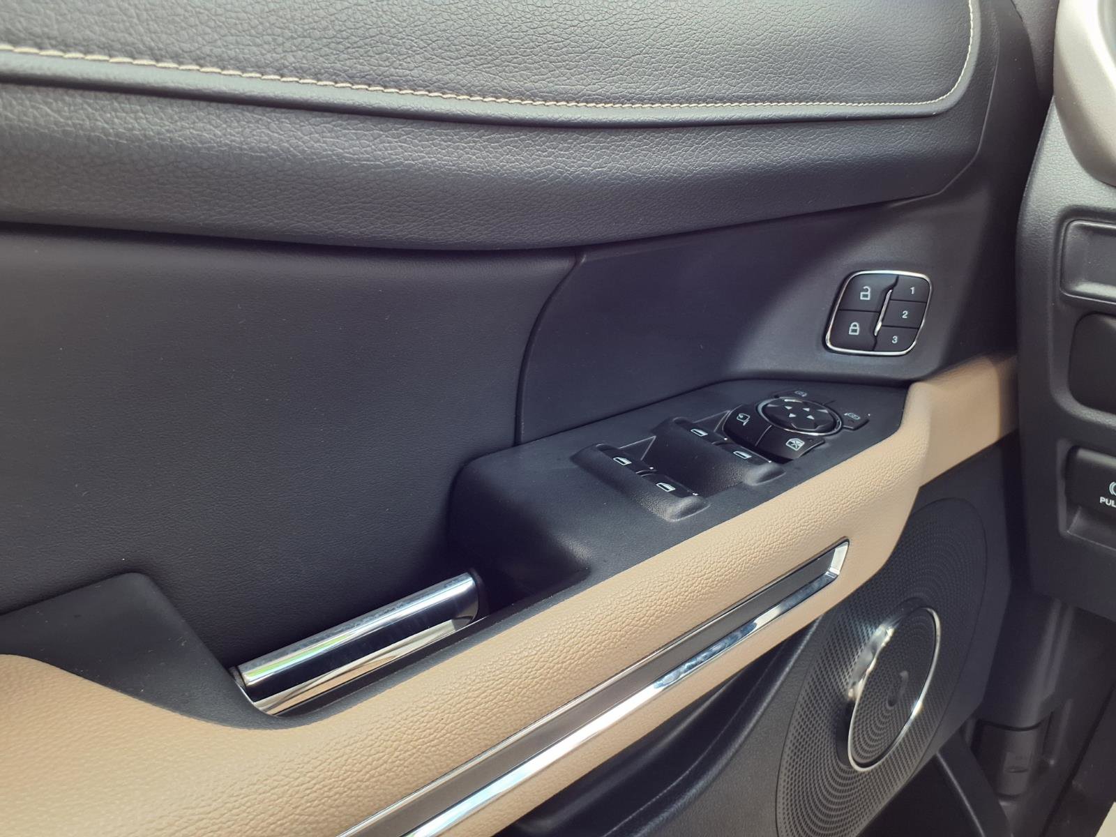 Used 2022 Ford Expedition XLT image 23