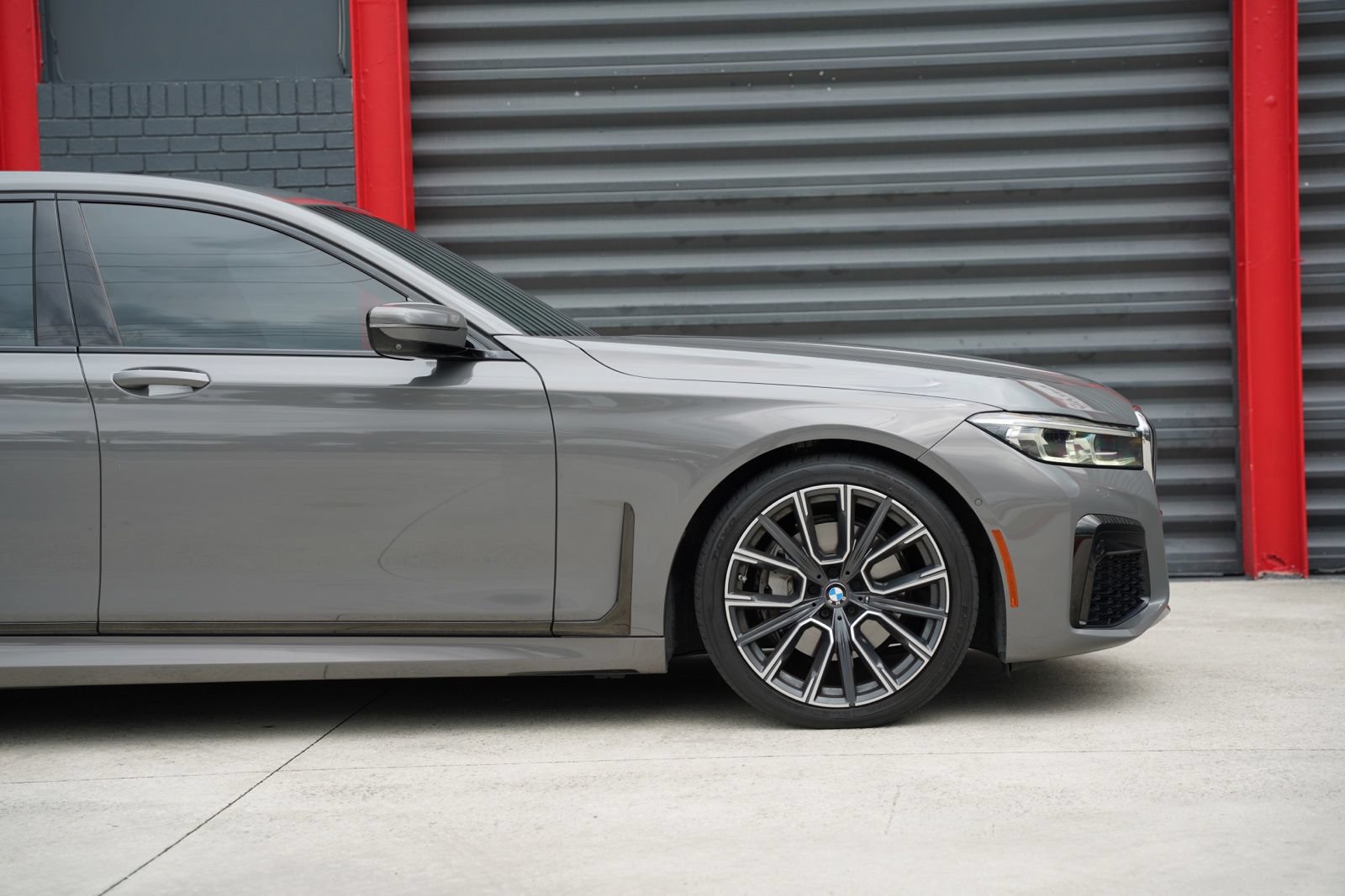 Used 2022 BMW 740i w/ M Sport Package RWD image 4