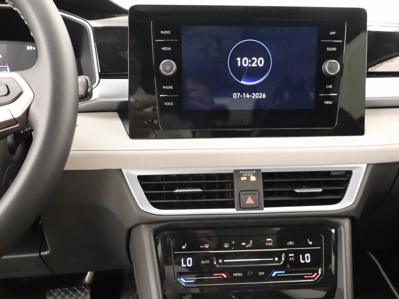 New 2026 Volkswagen Taos SE FWD image 9