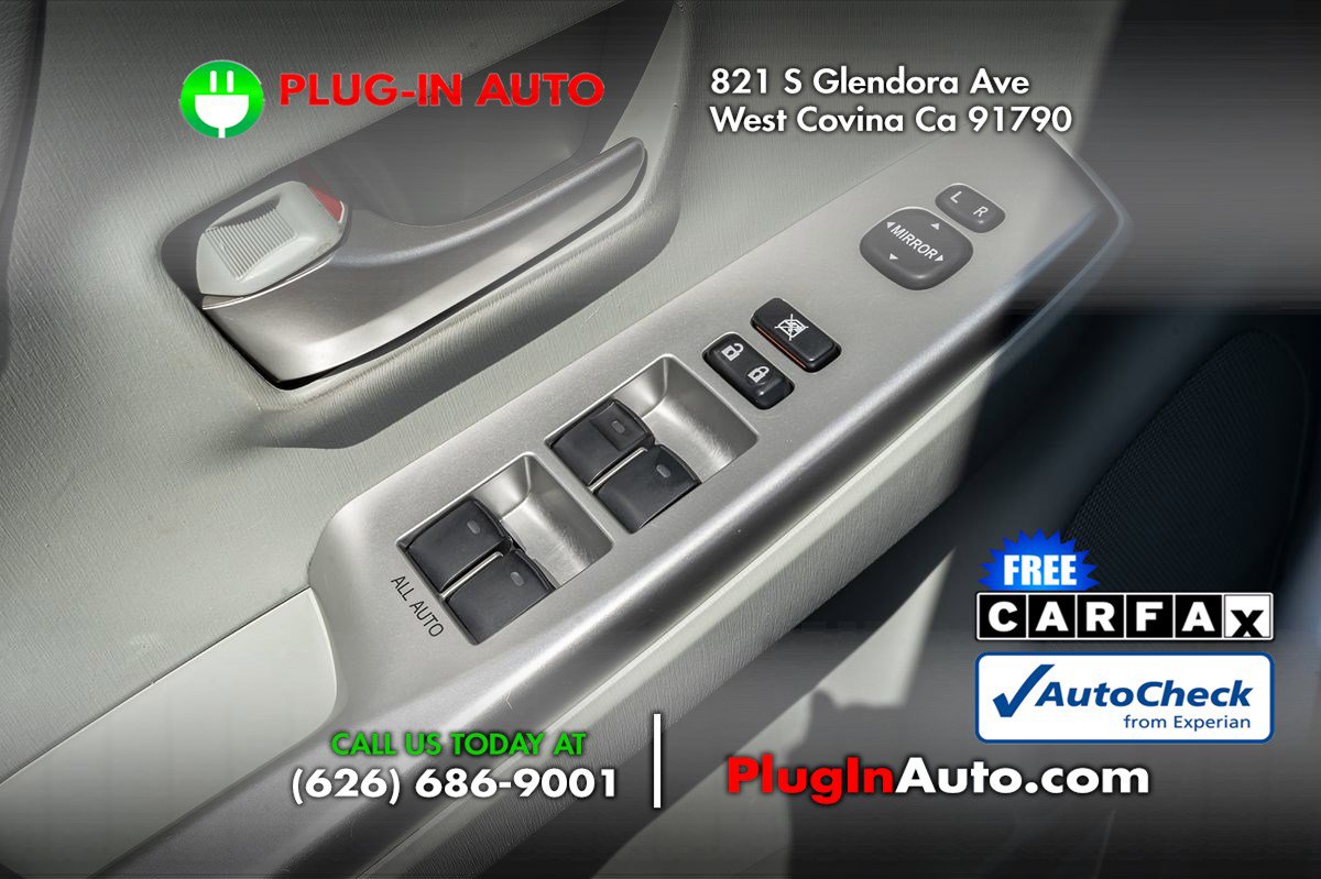 Used 2012 Toyota Prius V Five image 19