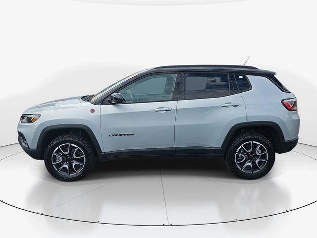 Used 2025 Jeep Compass Trailhawk AWD/4WD image 6