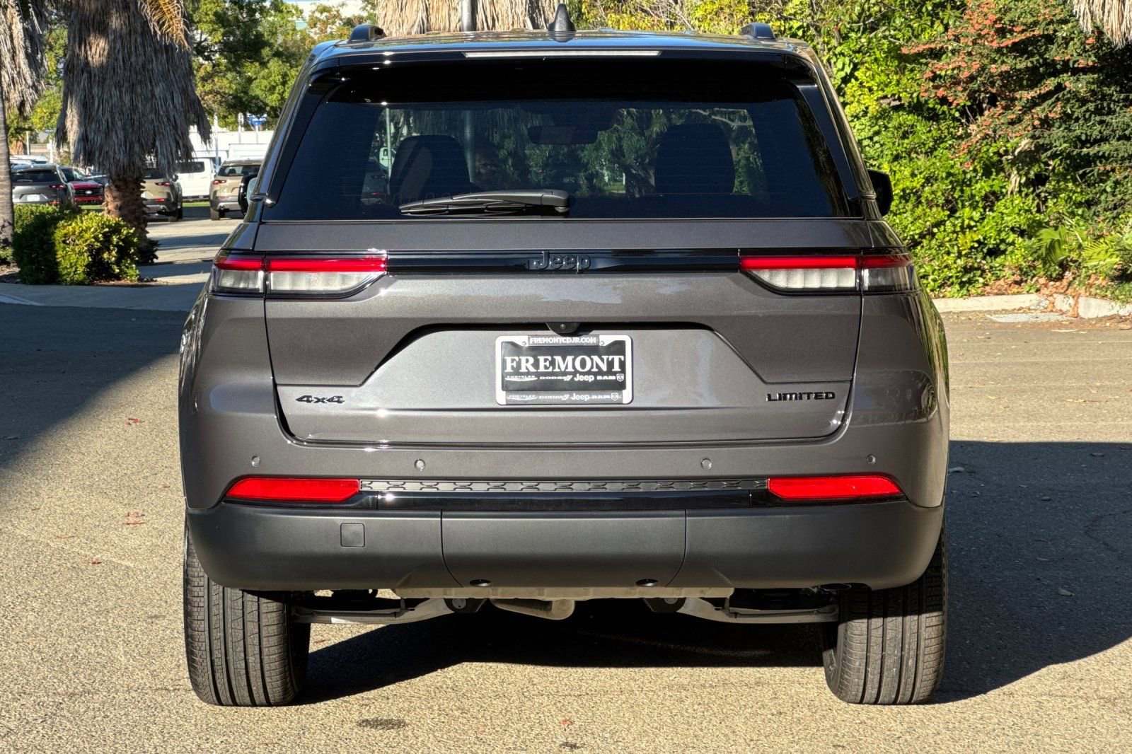 New 2025 Jeep Grand Cherokee Limited w/ Black Appearance Package AWD/4WD image 4