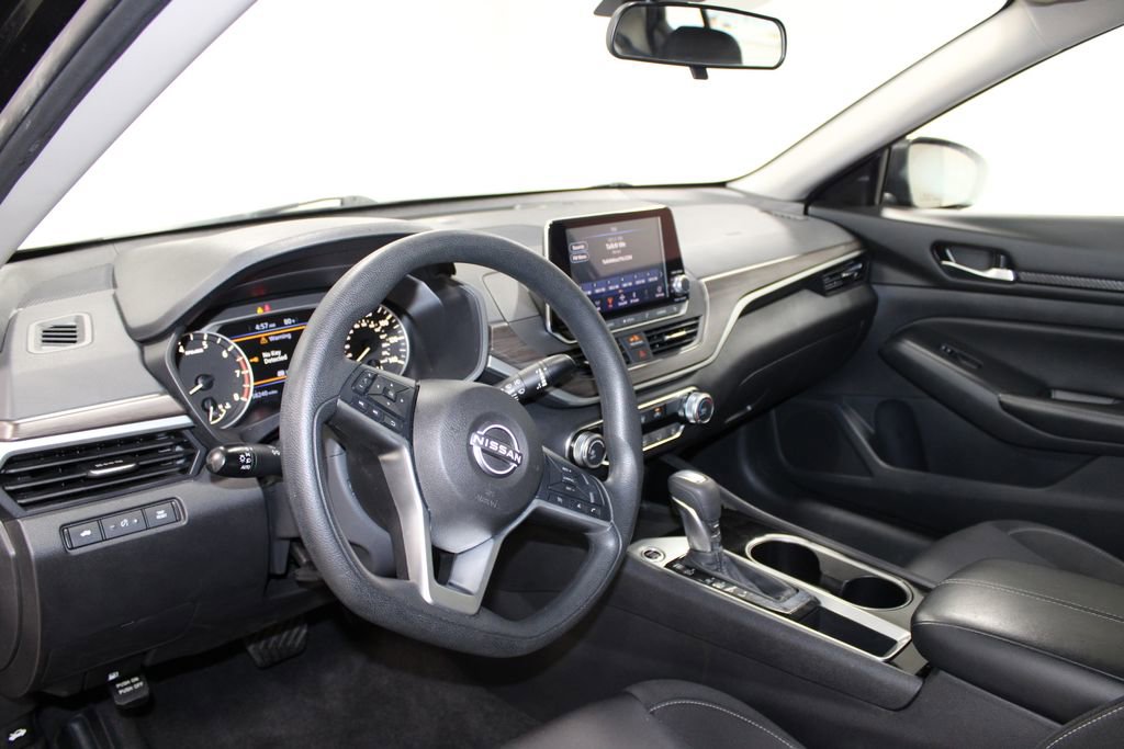 Used 2024 Nissan Altima 2.5 SV FWD image 21