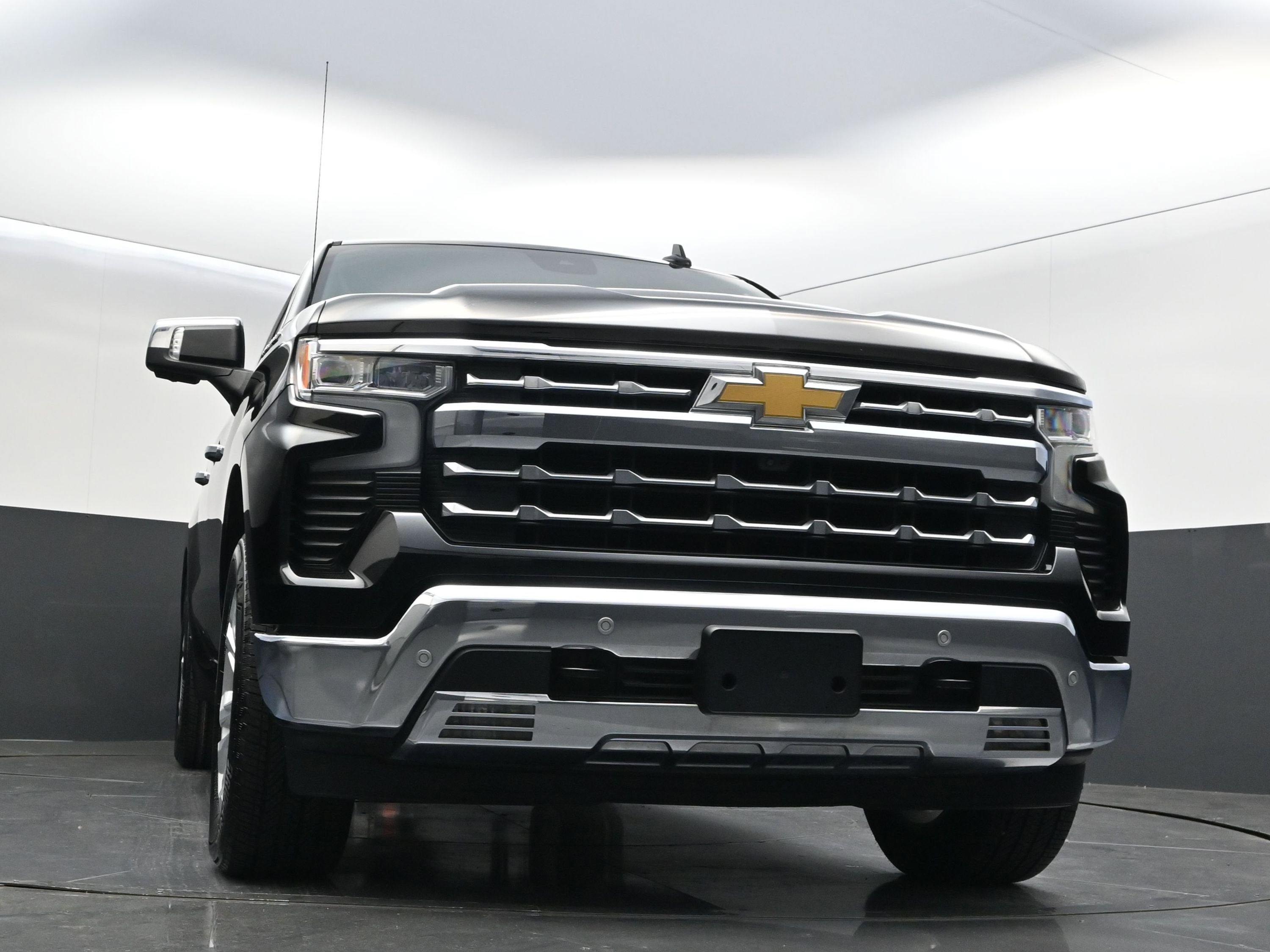 Certified 2023 Chevrolet Silverado 1500 LTZ w/ Technology Package AWD/4WD image 33