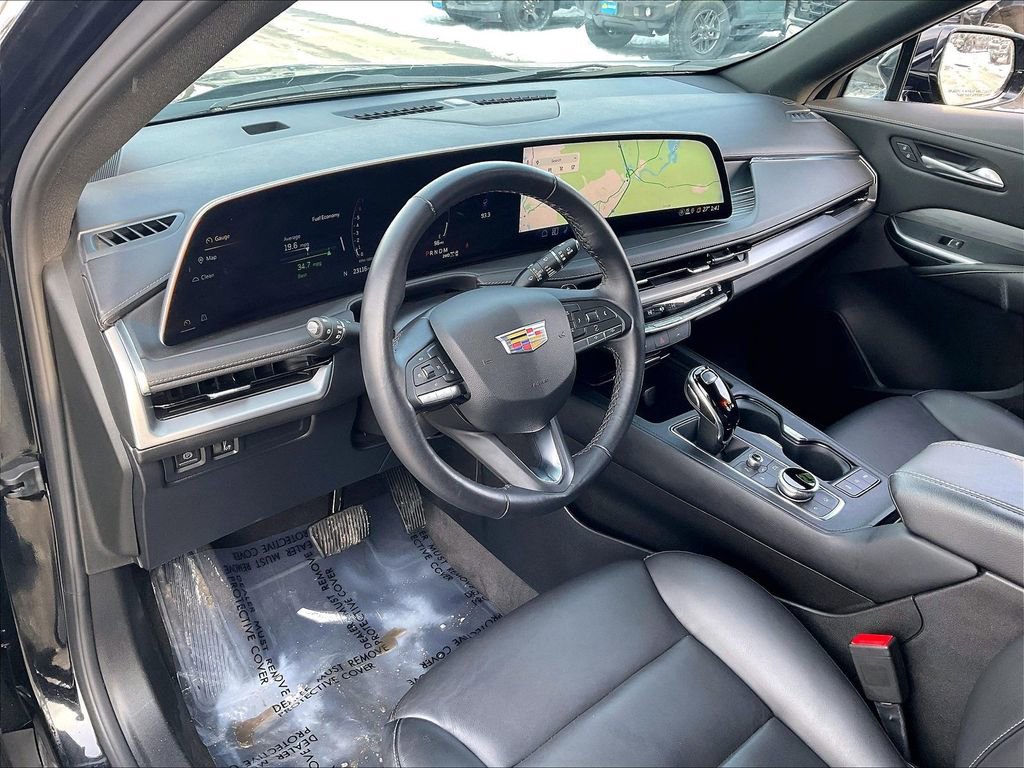 Used 2025 Cadillac XT4 Premium Luxury image 8