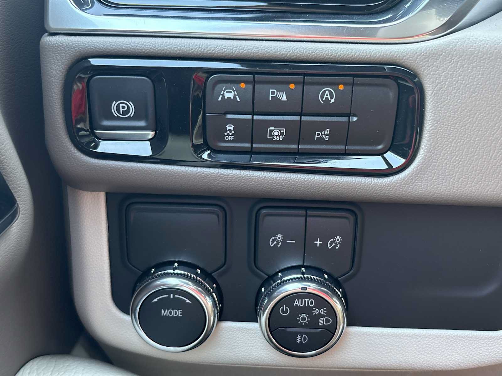 New 2026 GMC Yukon Denali w/ Sun & Power Step Package RWD image 10