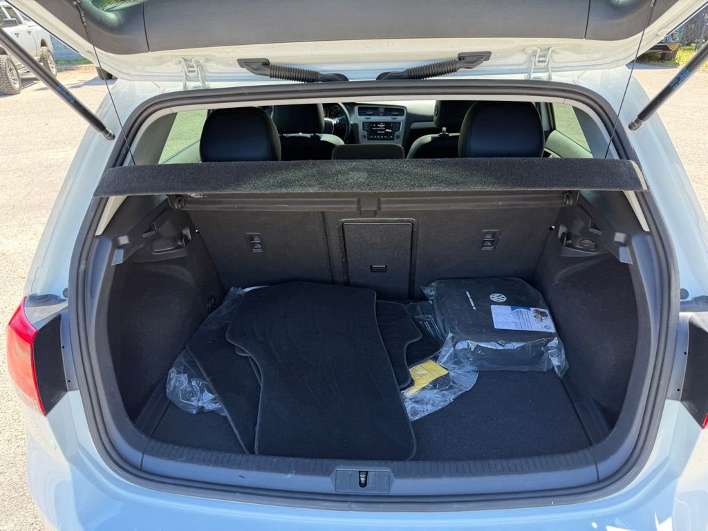 Used 2017 Volkswagen Golf S image 38