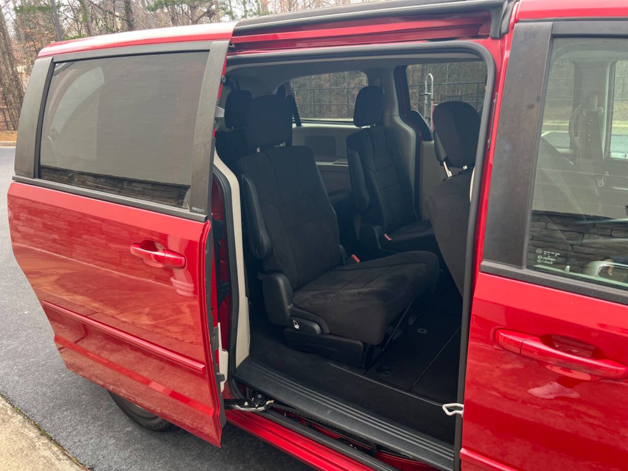 Used 2013 Dodge Grand Caravan SXT image 19