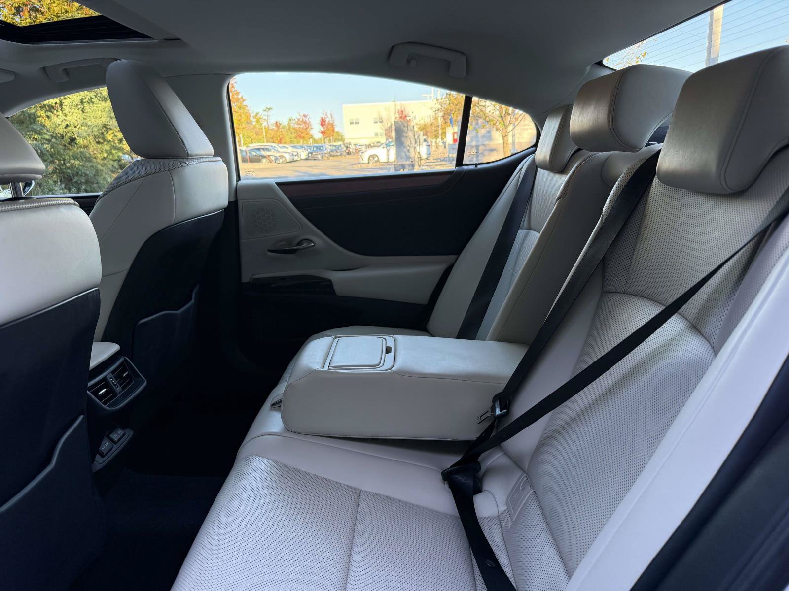 Used 2025 Lexus ES 350 w/ Premium Package FWD image 17